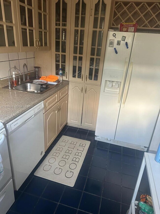 Building Photo - 8000 SW 152nd Ave