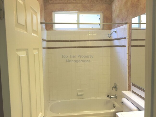 Building Photo - ***Beautiful 4 bed / 3 bath / 2,913 sqft H...