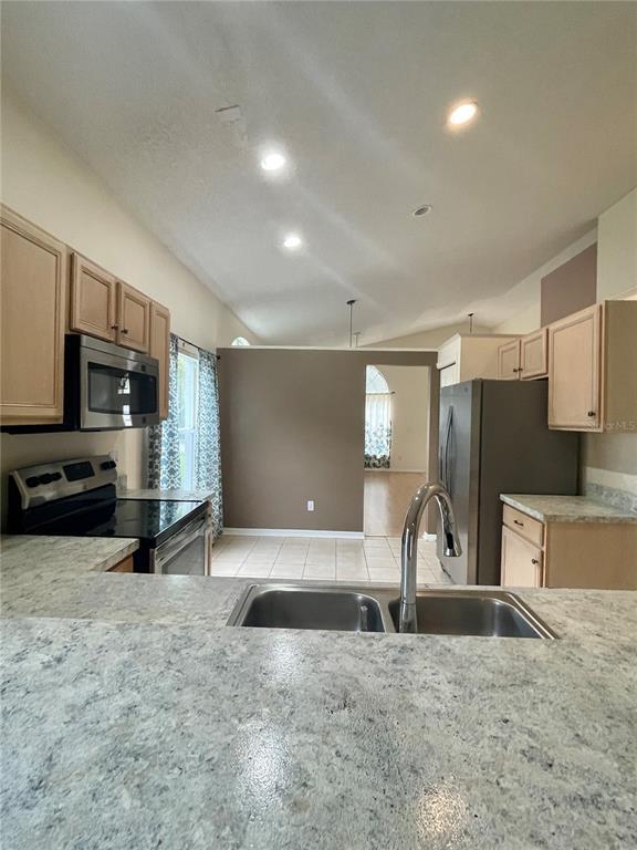 Building Photo - 521 Lexingdale Dr