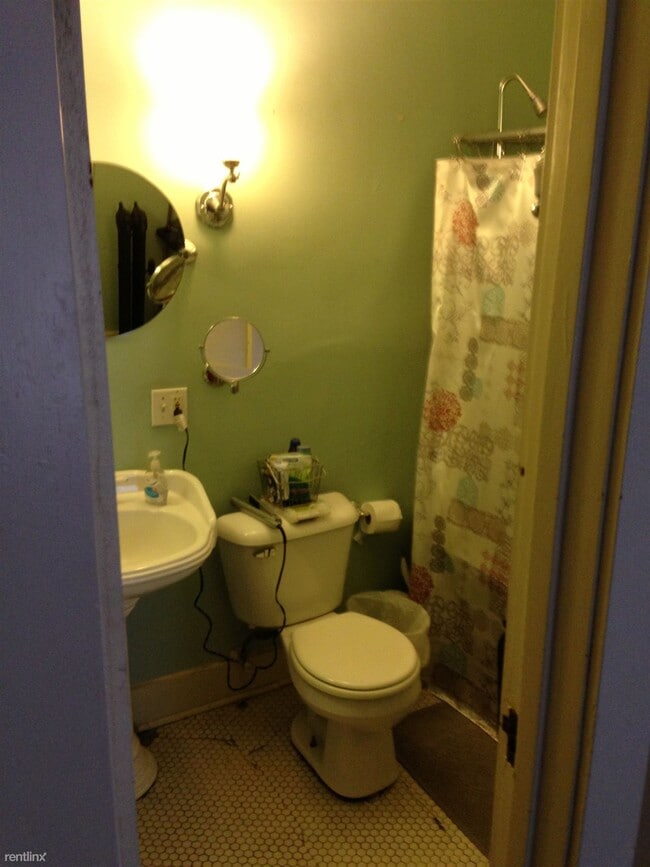 Building Photo - 2 br, 1 bath  - 456 Wealthy St SE Apt 9