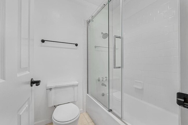 Building Photo - 207