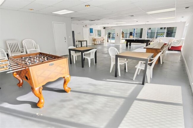 Building Photo - 811 W Oakland Park Blvd