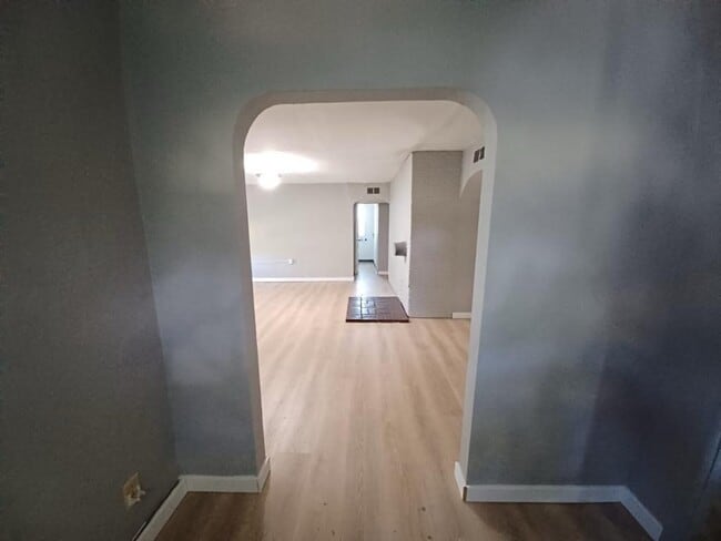 Building Photo - 10179 Bon Oak Dr