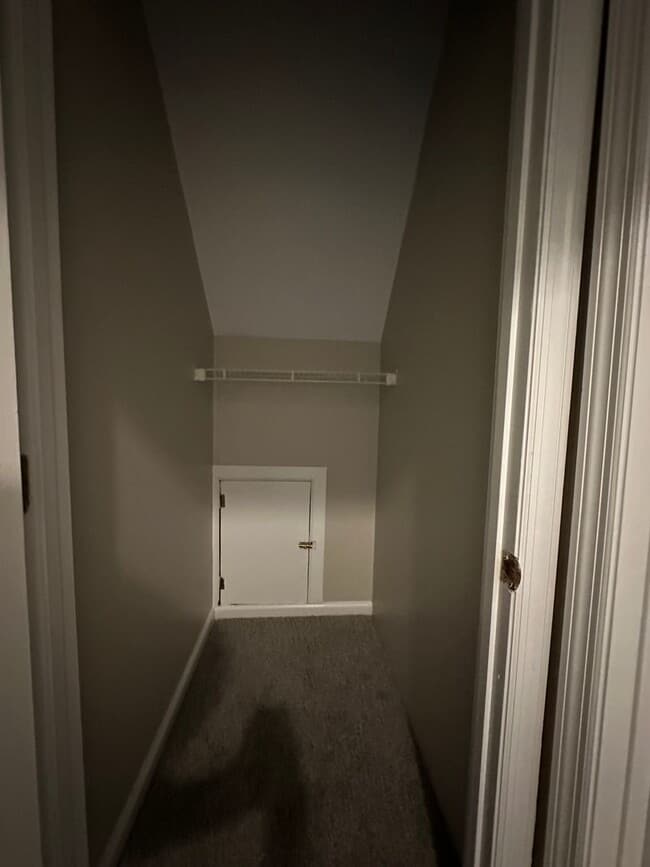 Building Photo - New Carpet and Fresh Paint!