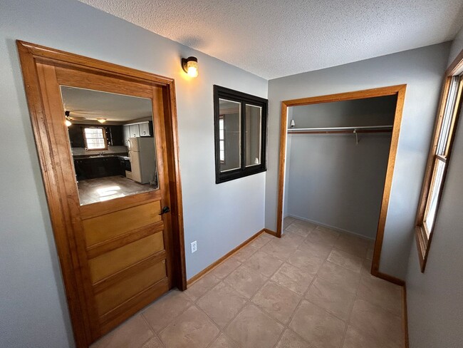 Building Photo - Cute Remodeled 2 bed, 1 bath home in Crosby