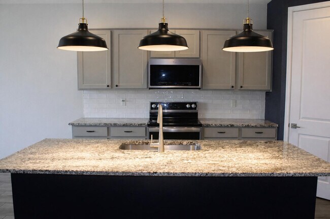 Building Photo - 35966 W Santa Monica Ave