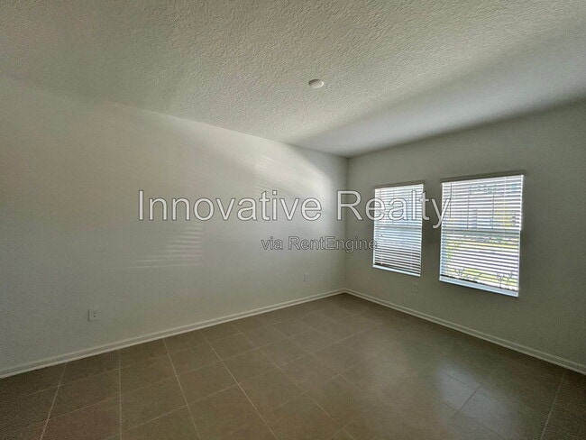 Building Photo - 699 Peroni Ave