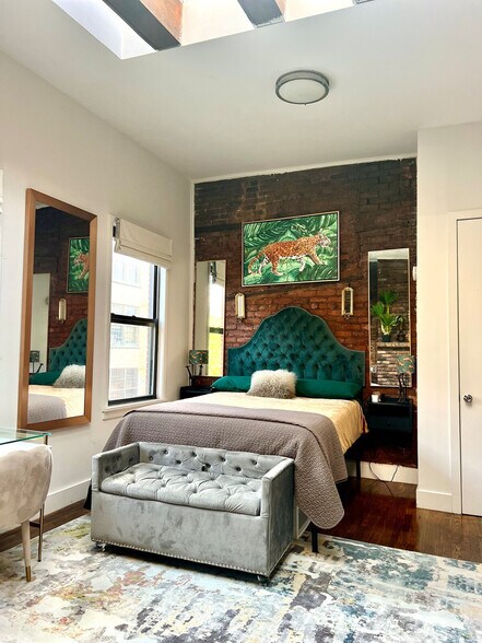 Building Photo - 329 W 19th St