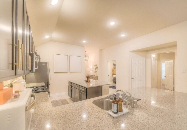 Building Photo - 2311 Bright Sunrise Trl