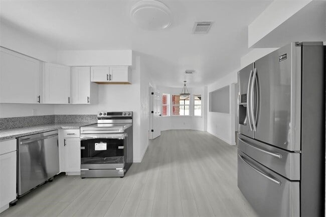 Building Photo - 549 Brandon Rd