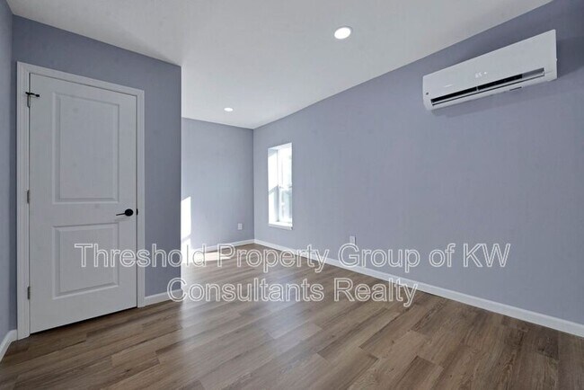 Building Photo - 786 Thomas Ave