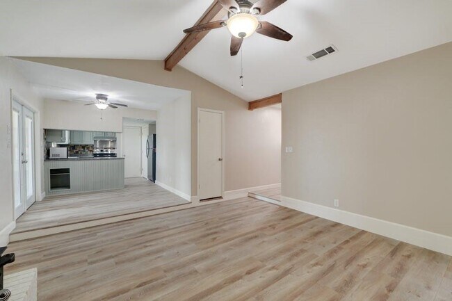 Building Photo - 602 Apache Trail