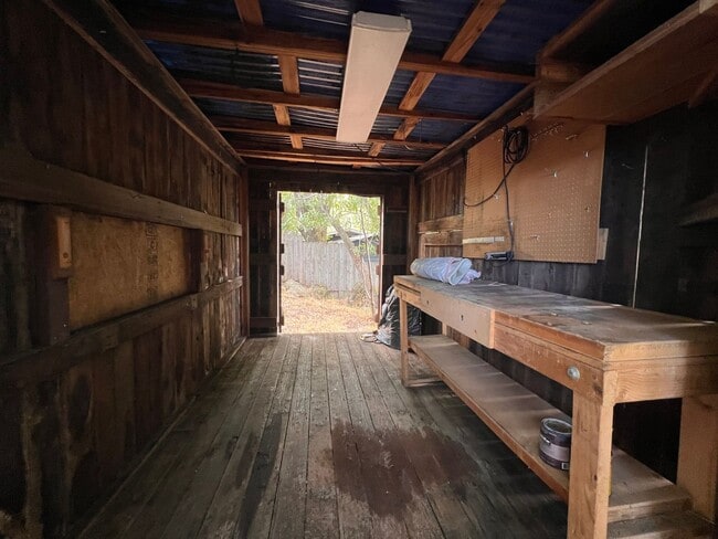 Building Photo - CHARMING STUDIO COTTAGE HOME WITH PRIVATE YARD