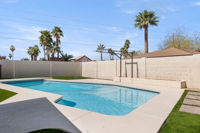 Building Photo - AMAZING ASU RENTAL CLOSE TO CAMPUS