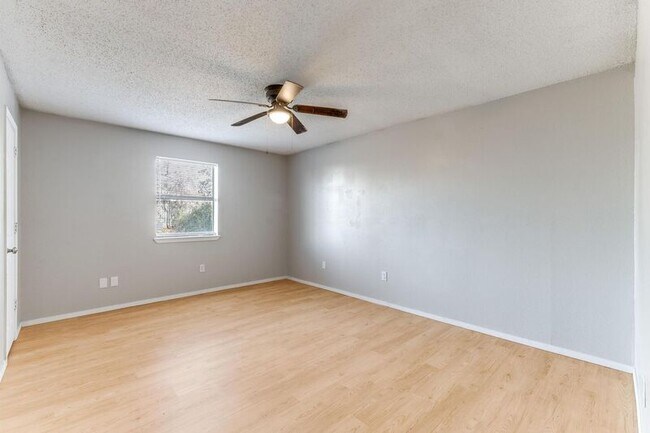 Building Photo - 2409-2411 Magnolia St