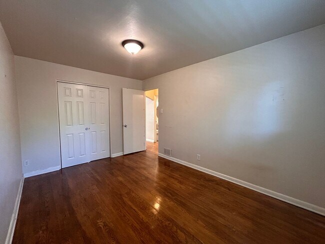 Building Photo - 3141 W 21st Ave