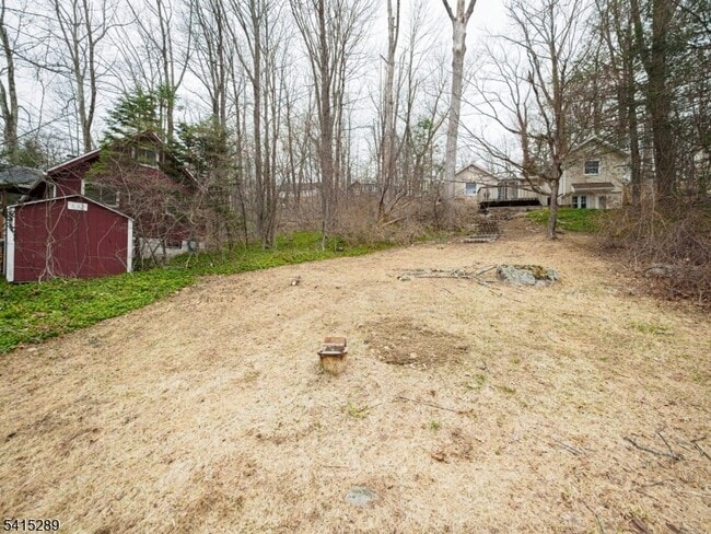 Building Photo - 240 Acabonack Rd