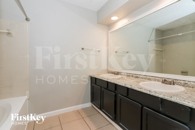 Building Photo - 2106 Hazyknoll Ln