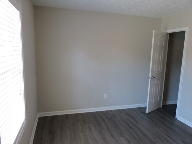 Building Photo - 204 Twin Pines Ct