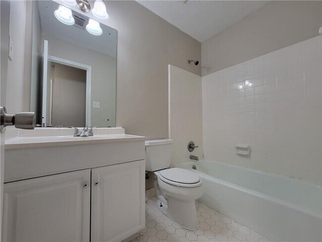 Building Photo - 2506 Windmere Dr NW