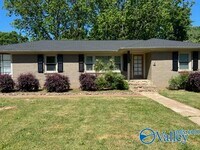 Building Photo - 713 Giles Dr NE