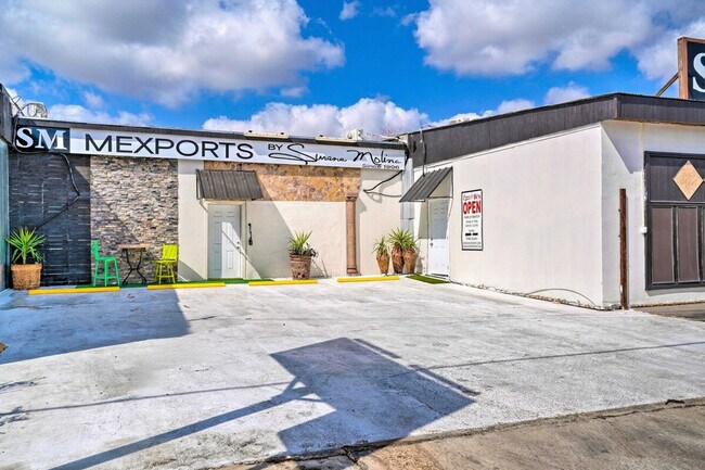 Building Photo - 3704 San Bernardo Ave