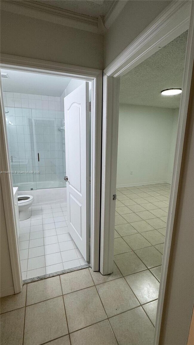 Building Photo - 1270 W 42nd St