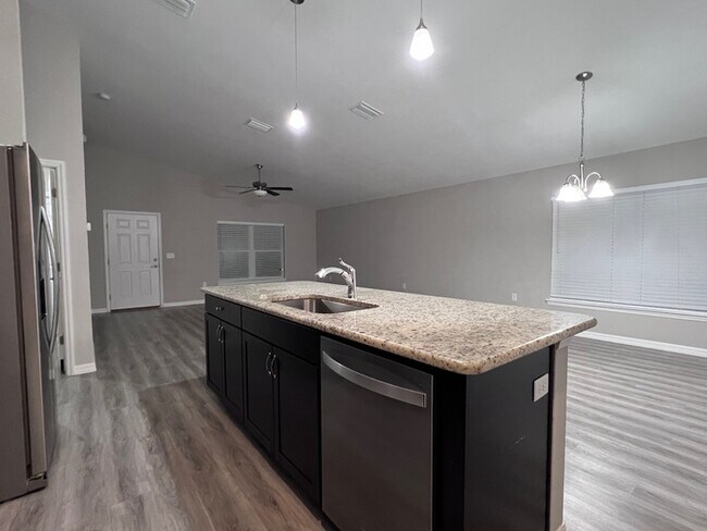 Building Photo - Stylish 3BR/2BA Home with Open Layout & Hi...