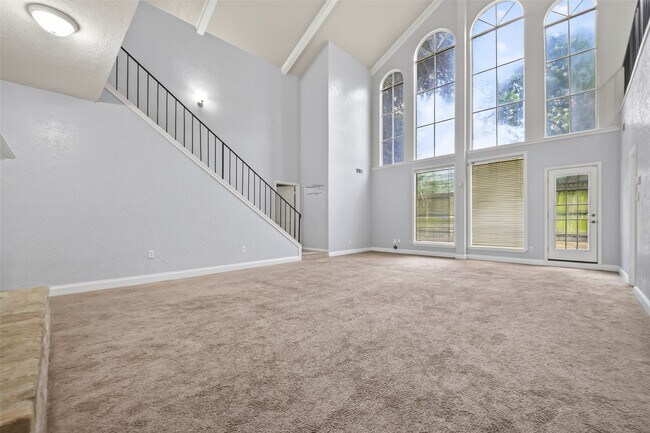 Building Photo - 8103 Oak Moss Dr