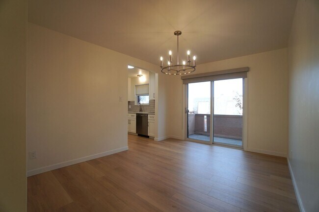 Building Photo - 2905 Mesa Rd