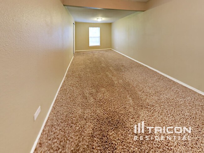 Building Photo - 350 Lemur Dr