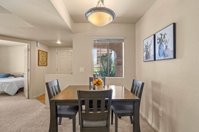 Building Photo - Furnished 3 Bedroom close to Downtown Tucson Pima West and U of A