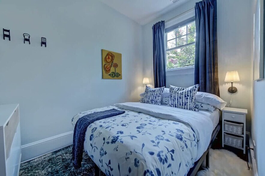 Building Photo - 518 Lamar Ave