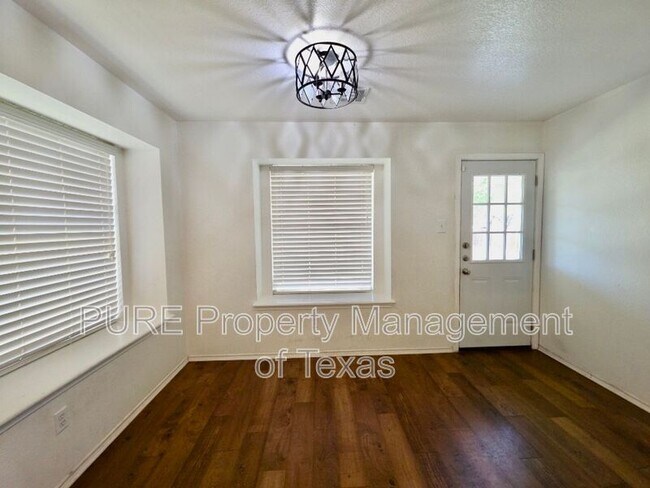 Building Photo - 1424 Roxanne's Run