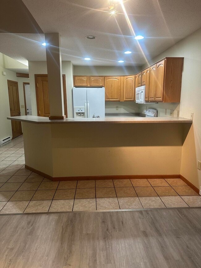 Building Photo - 903 8th Ave N