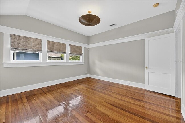 Building Photo - 3003 W Harbor View Ave