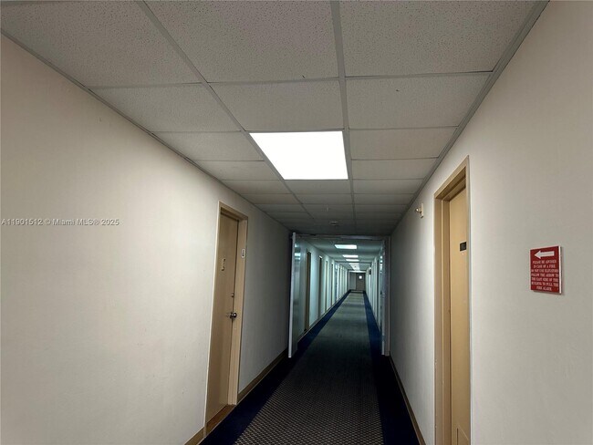 Building Photo - 400 Kings Point Dr