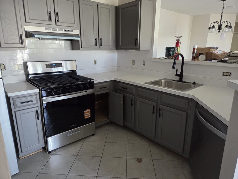 kitchen - 11009 Kinship Ct