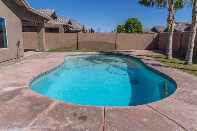 Building Photo - 2549 S 42nd Ave