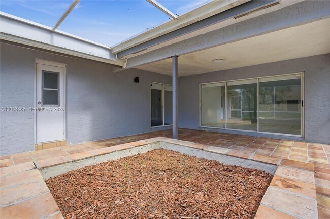 Building Photo - 10633 NW 32nd Ct
