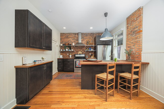 Building Photo - 637 S 3rd St