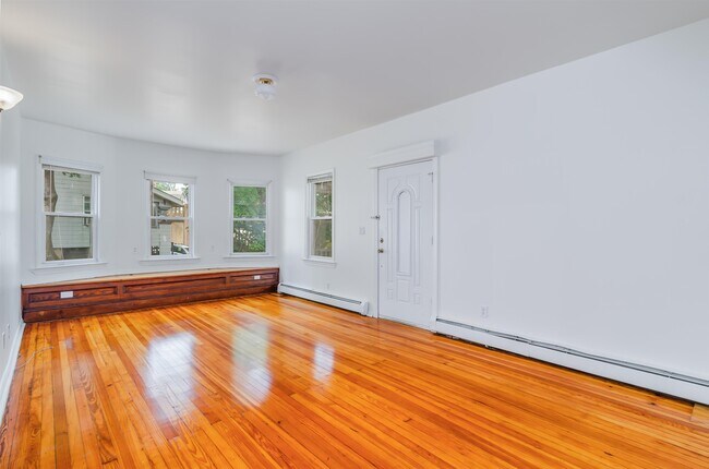 Building Photo - 144 Teaneck Rd