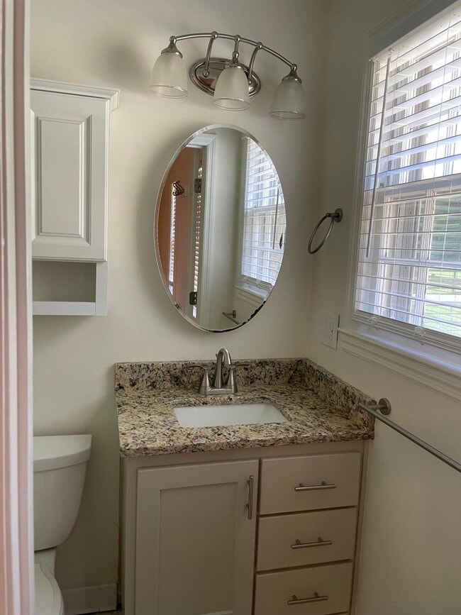 Building Photo - 1516 Highland Park Dr