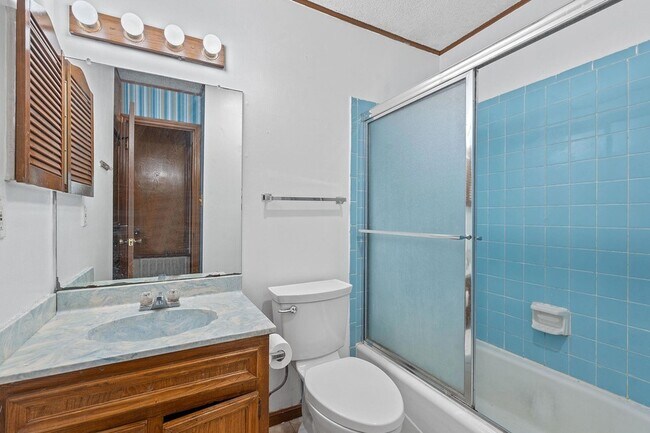 Building Photo - 709 Show Low Ct