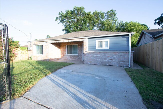 Building Photo - 4130 Galesburg St