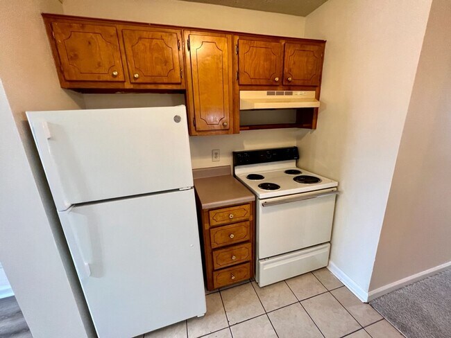 Building Photo - 1BR 1BA Ground Level Apt., Free Water! - *No pets*