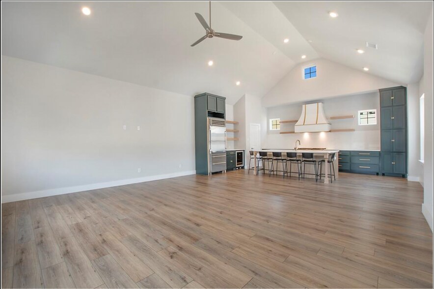 Building Photo - 1005 Cavour Pl