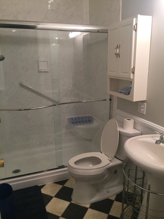 Building Photo - Greenville - 2BR, 1BA, 1000SF