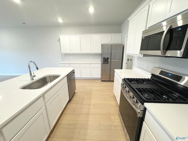Building Photo - 139 Little Britain St