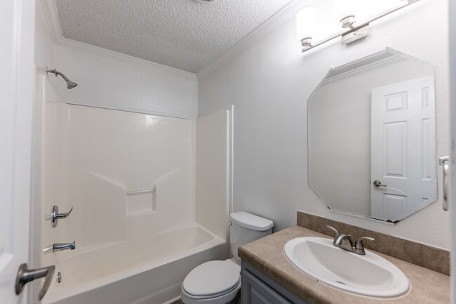 Building Photo - 108 Varsity Dr